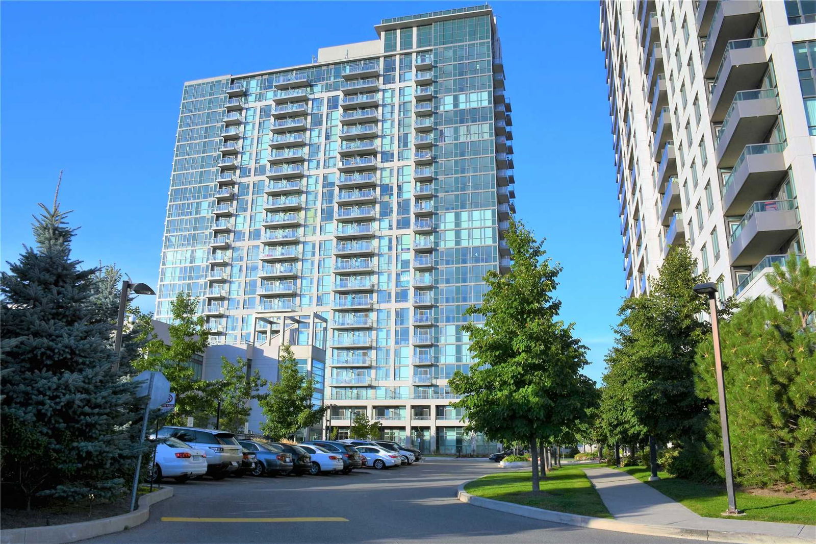 339 Rathburn Rd W, unit Ph9 for rent - image #1