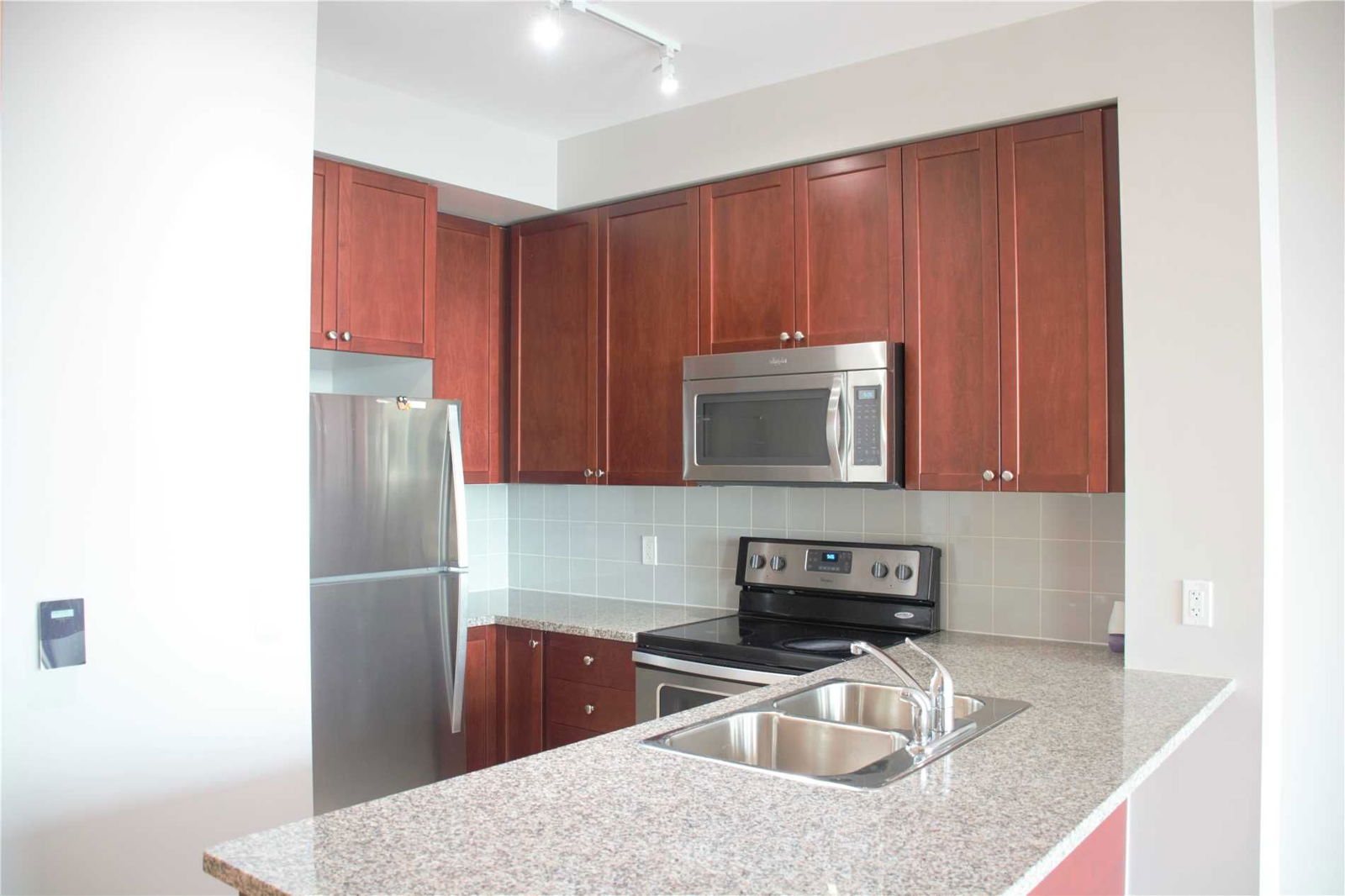 339 Rathburn Rd W, unit Ph9 for rent - image #8