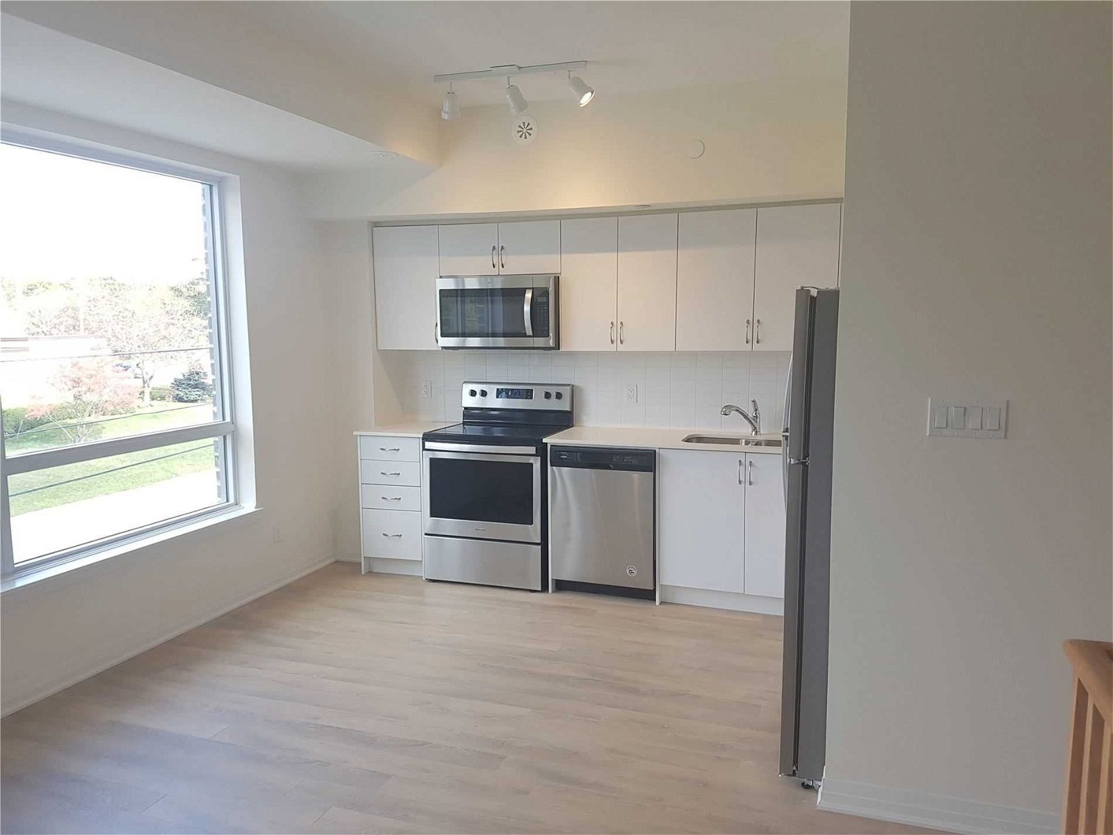 680 Atwater Ave, unit 3 for rent - image #5