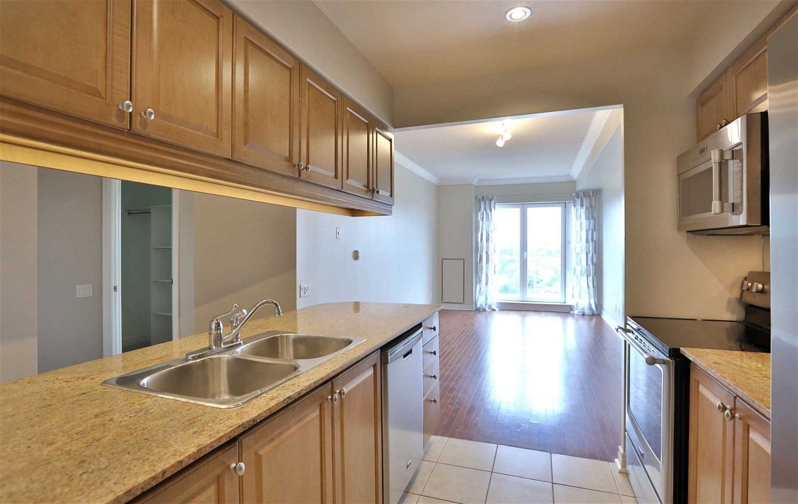 40 Old Mill Rd, unit 904 for rent - image #9