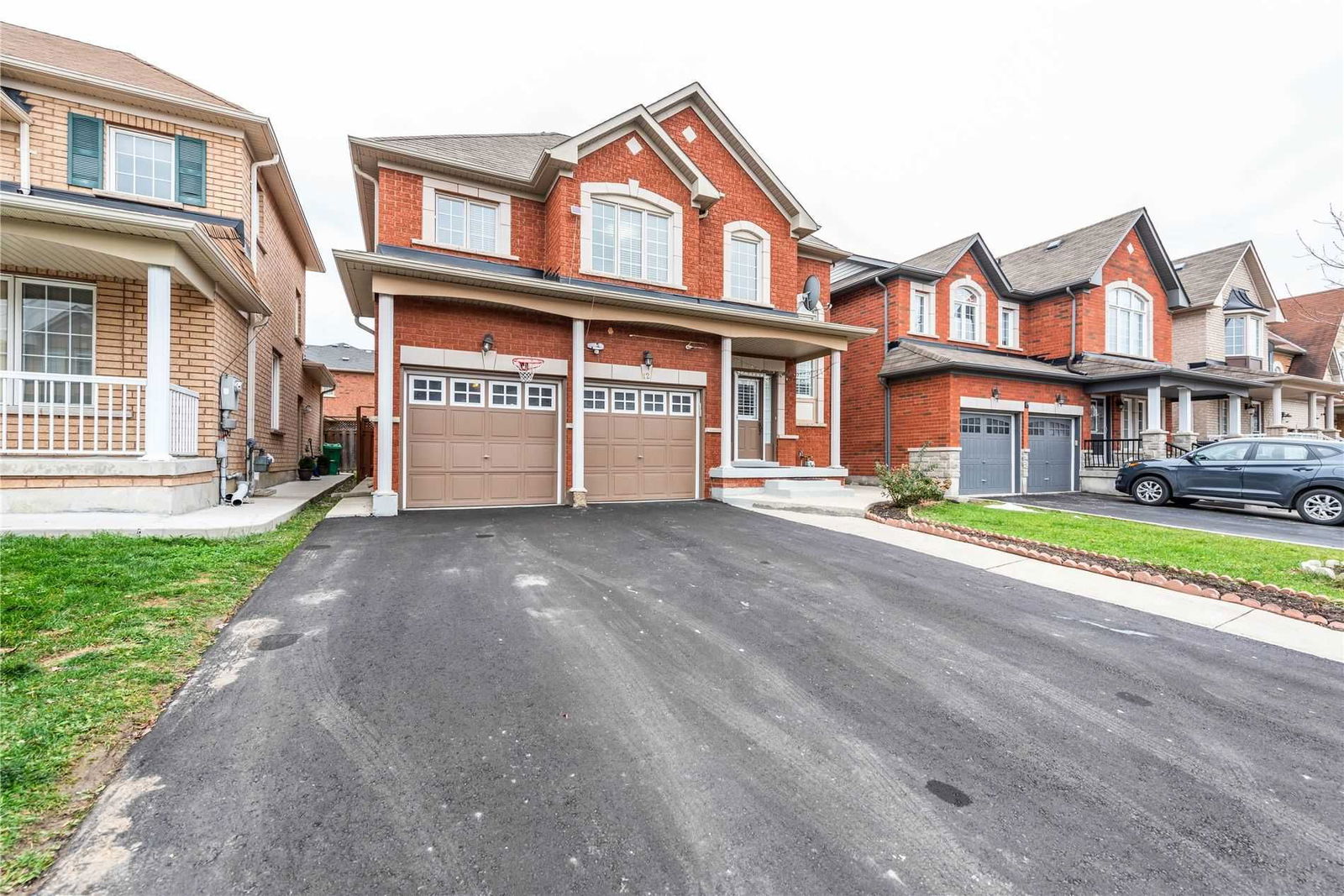 12 Beresford Cres for sale 