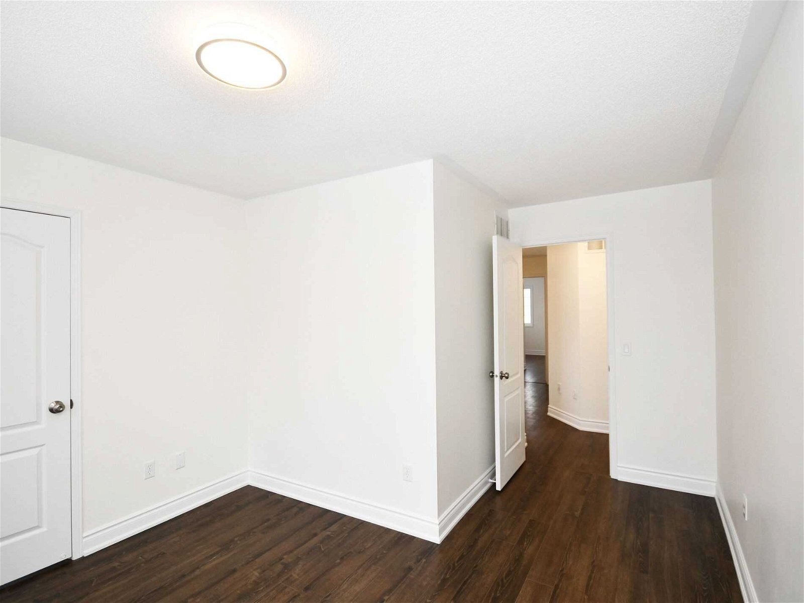 5055 Heatherleigh Ave, unit 92 for sale - image #30