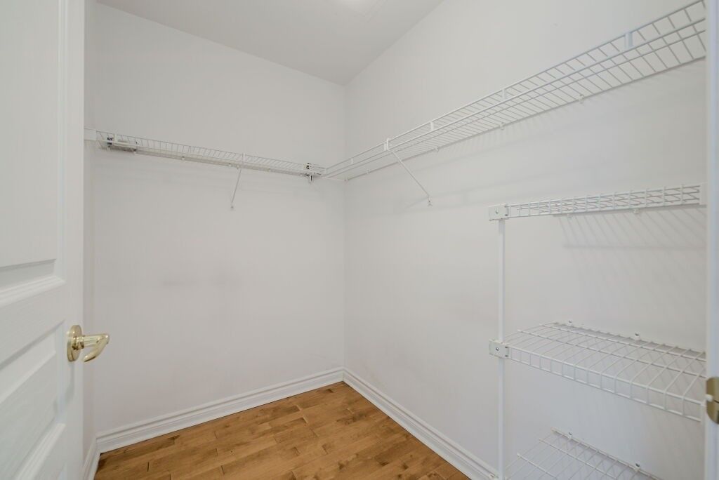 2662 Bloor St W, unit 509 for rent