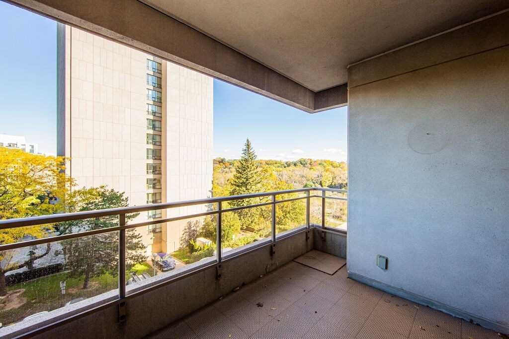 2662 Bloor St W, unit 509 for rent