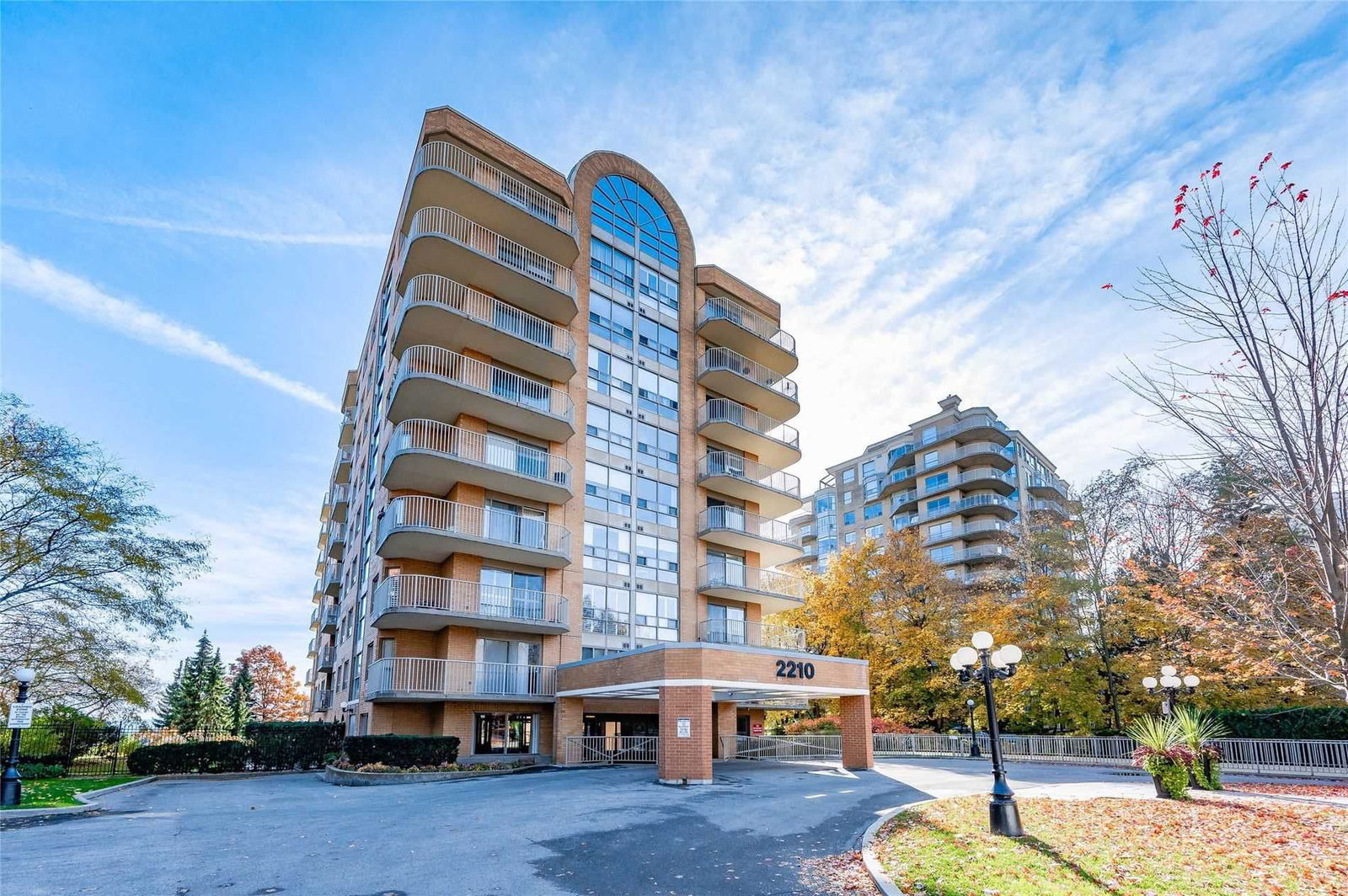 2210 Lakeshore Rd, unit 504 for sale