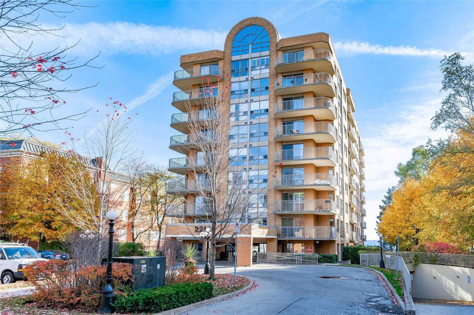 2210 Lakeshore Rd, unit 504 for sale