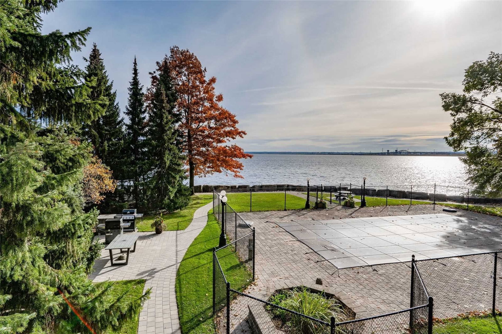 2210 Lakeshore Rd, unit 504 for sale