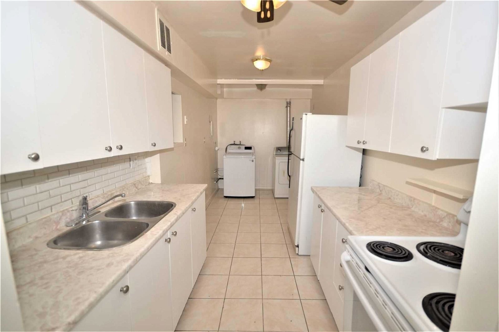 370 Dixon Rd, unit 509 for rent - image #8