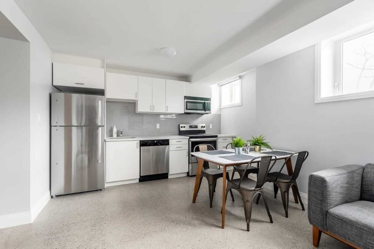 230 South Kingsway, unit 11 for rent in High Park | Swansea - image #4