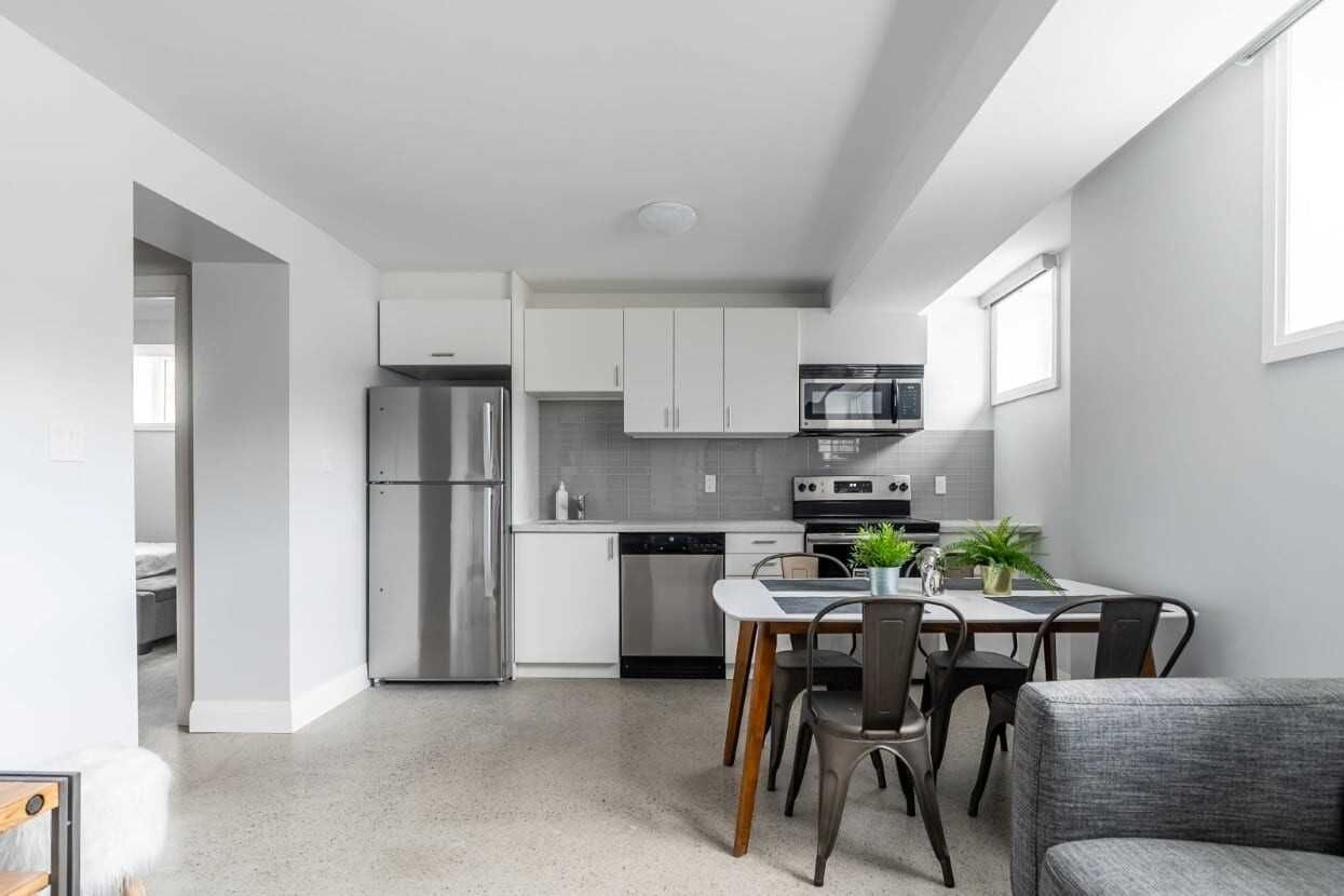 230 South Kingsway, unit 11 for rent in High Park | Swansea - image #5