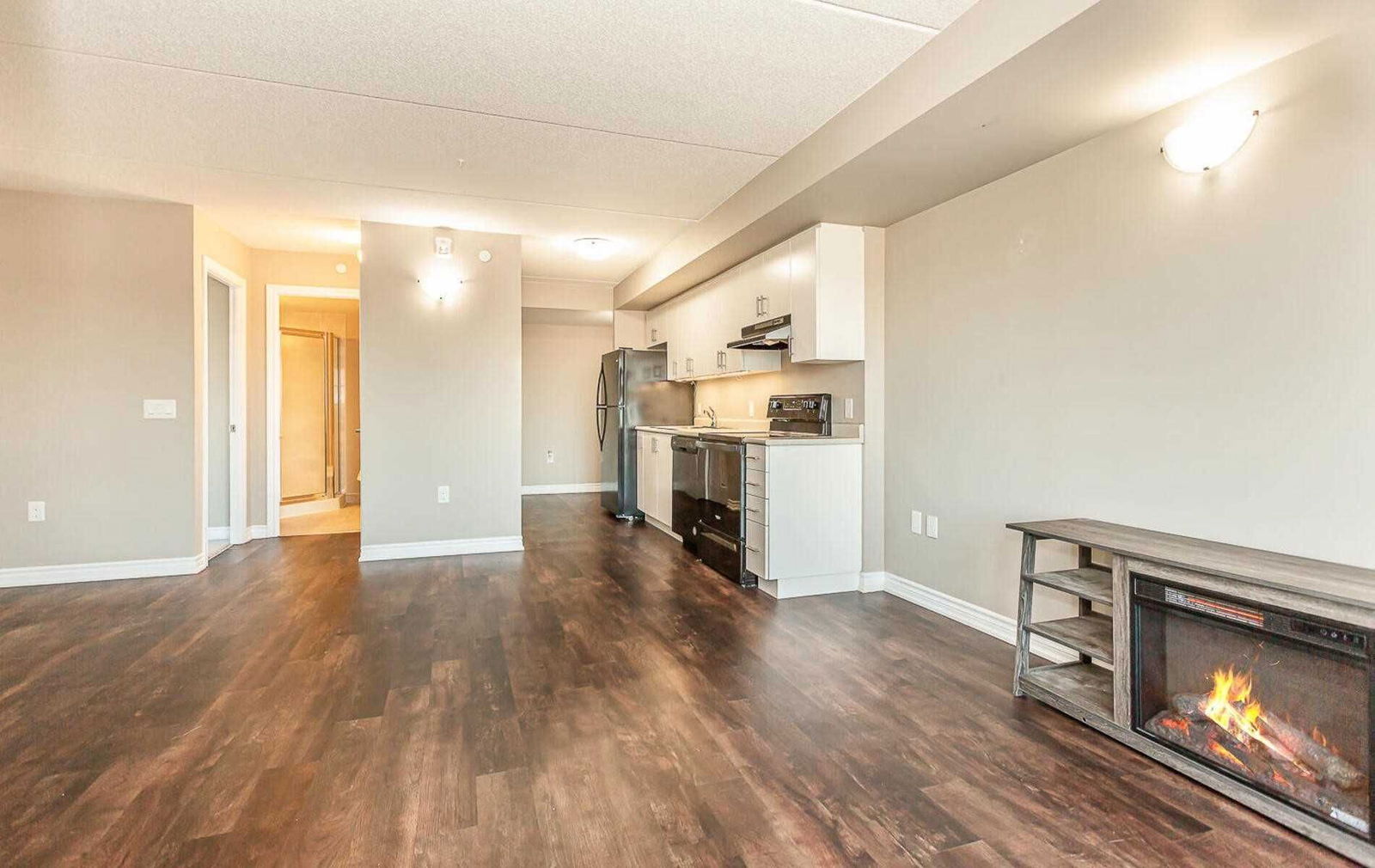 716 Main St E, unit 401 for rent in Downtown Milton - image #2