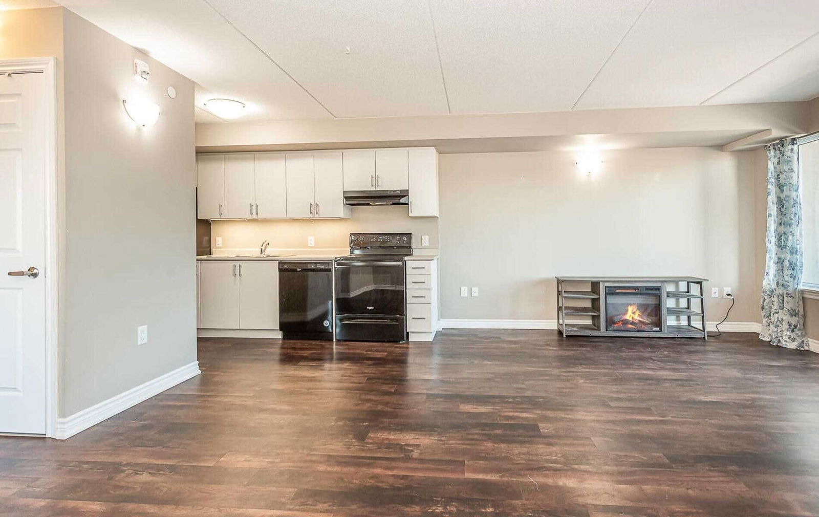 716 Main St E, unit 401 for rent in Downtown Milton - image #4