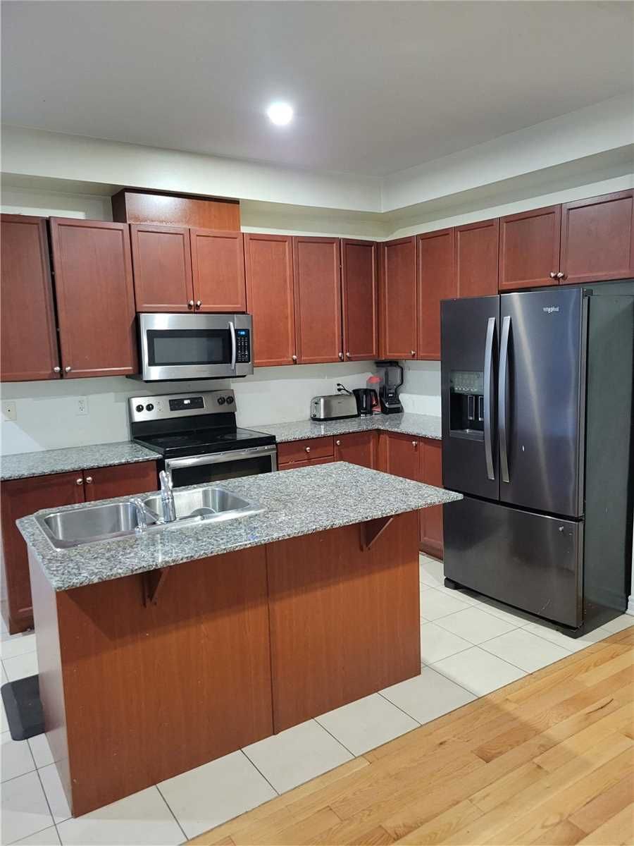 35 Rockman Cres for sale in Mount Pleasant Village - image #4