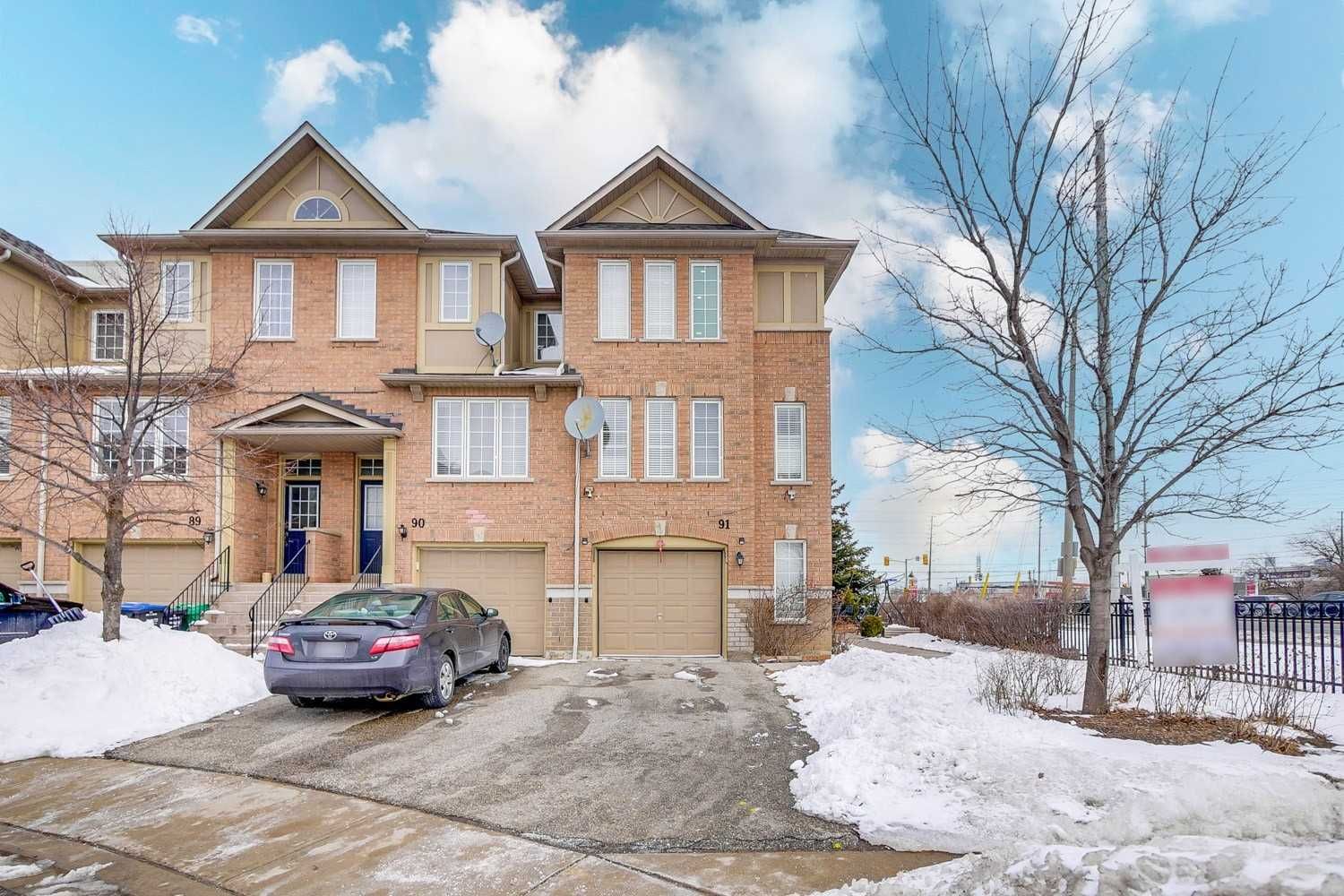 5055 Heatherleigh Ave Scollard Court Townhomes 3 Beds + 1 4 Baths