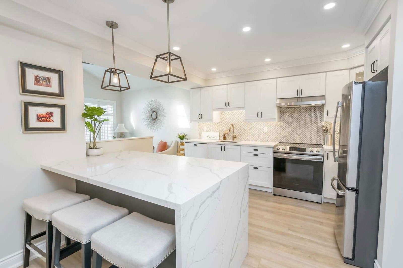 104 Eaton St S for sale in Georgetown - image #2