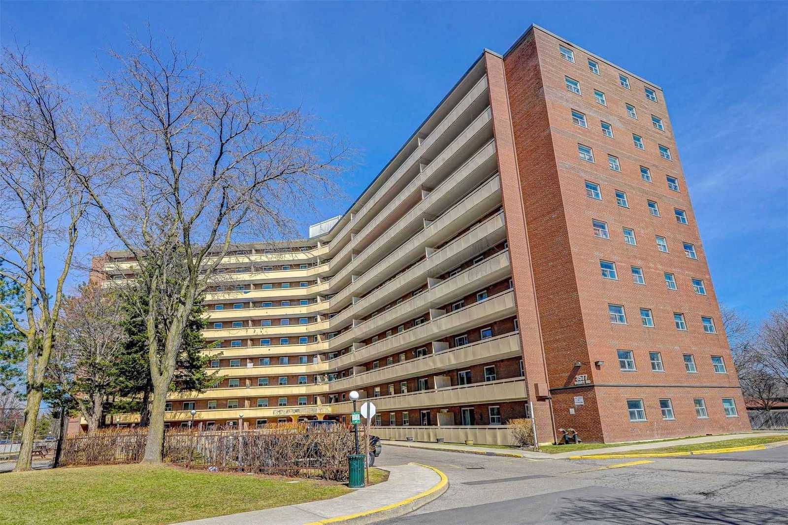 3577 Derry Rd E | 3533 Derry Condos | 2 Beds | 1 Bath | Unit #1011