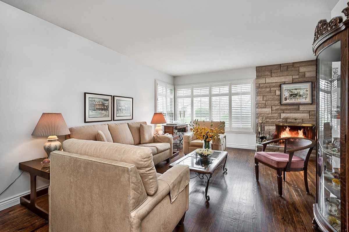 1260 Elgin Cres for sale  - image #7