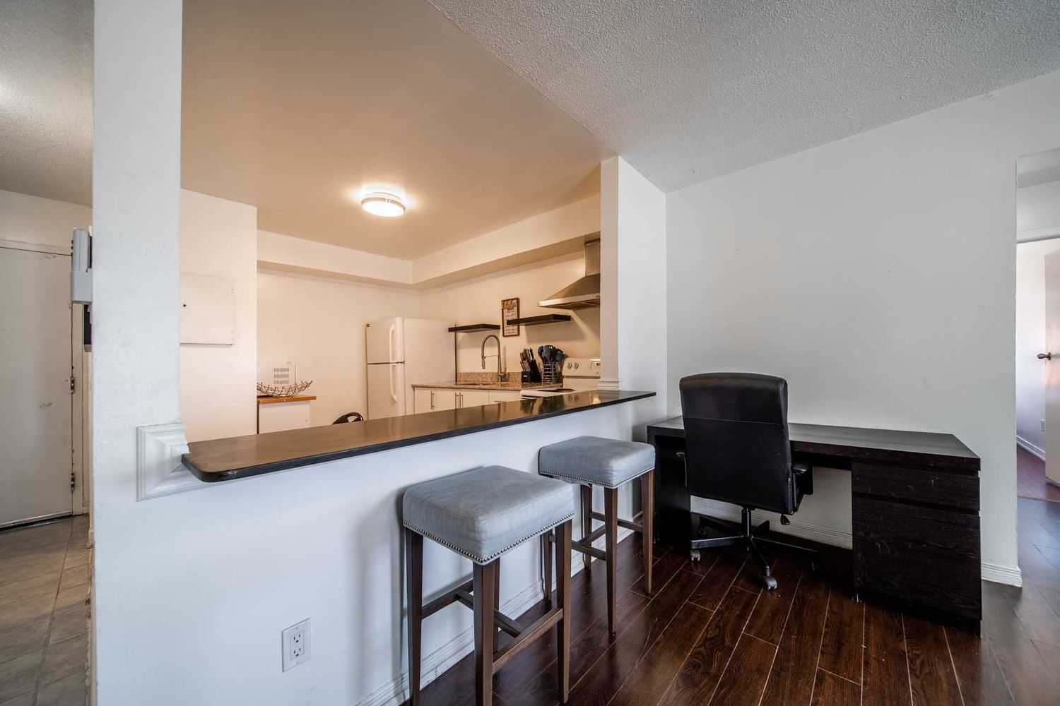 2790 Dundas St W, unit 303 for rent - image #5