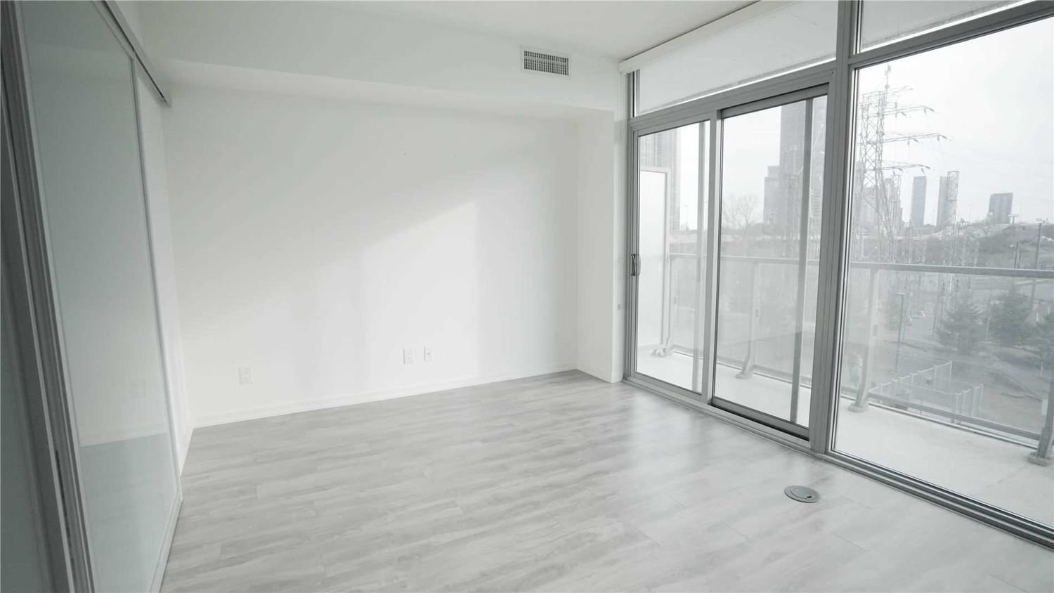 105 The Queensway Ave, unit 307 for rent - image #4