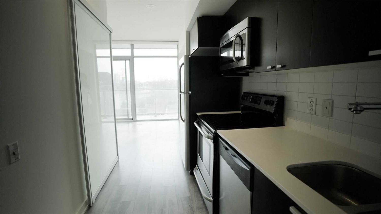 105 The Queensway Ave, unit 307 for rent - image #9