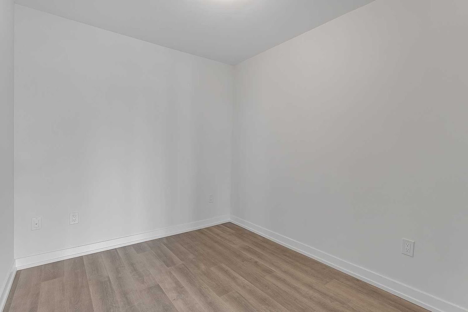 2300 St. Clair Ave W, unit 422 for rent - image #22