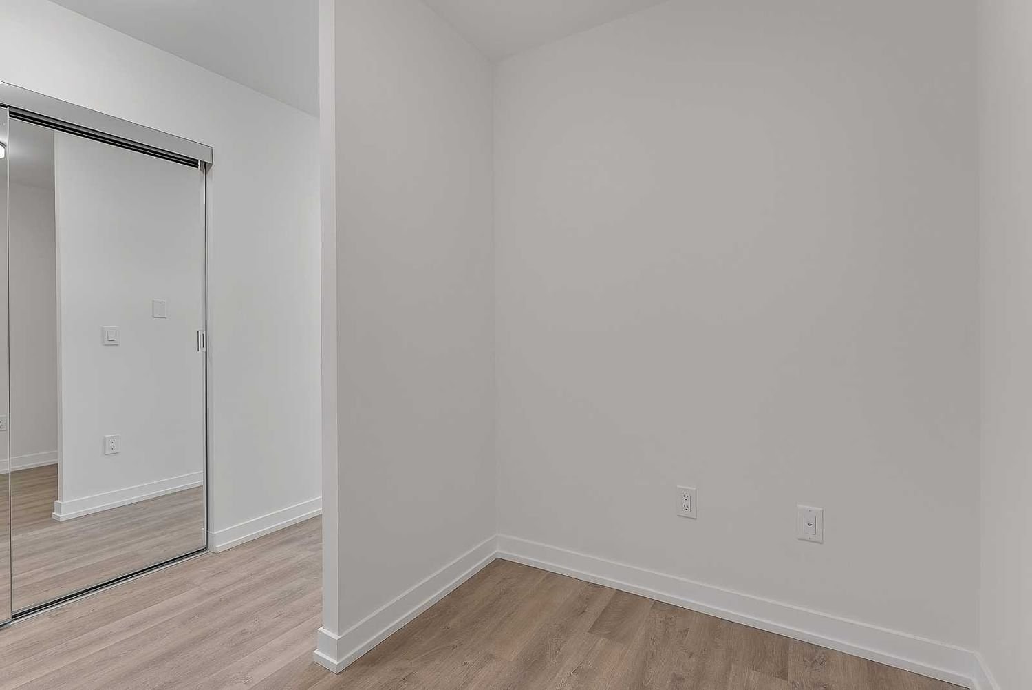 2300 St. Clair Ave W, unit 422 for rent - image #25