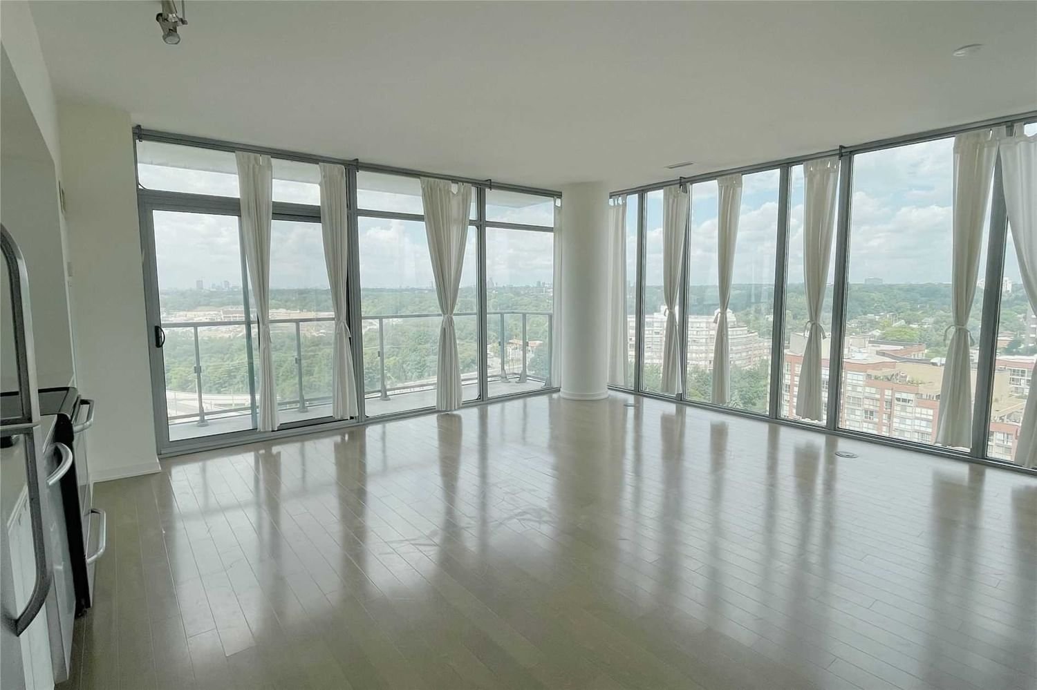 105 The Queensway Ave, unit 1510 for rent - image #5