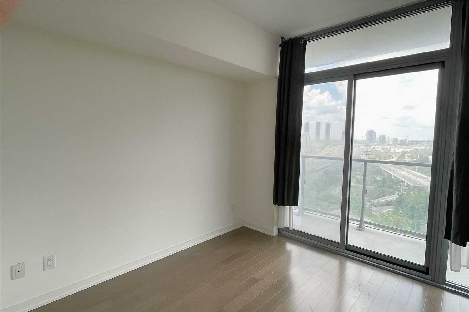 105 The Queensway Ave, unit 1510 for rent - image #7