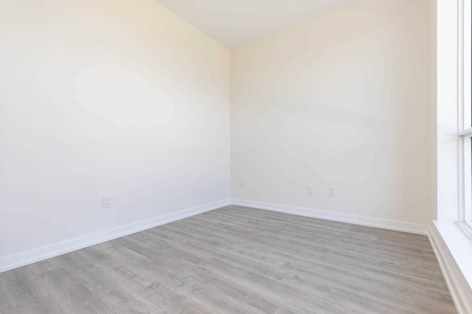 2300 St. Clair Ave W, unit 621 for rent - image #18