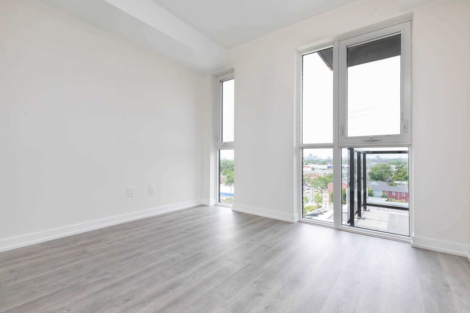 2300 St. Clair Ave W, unit 816 for rent - image #11