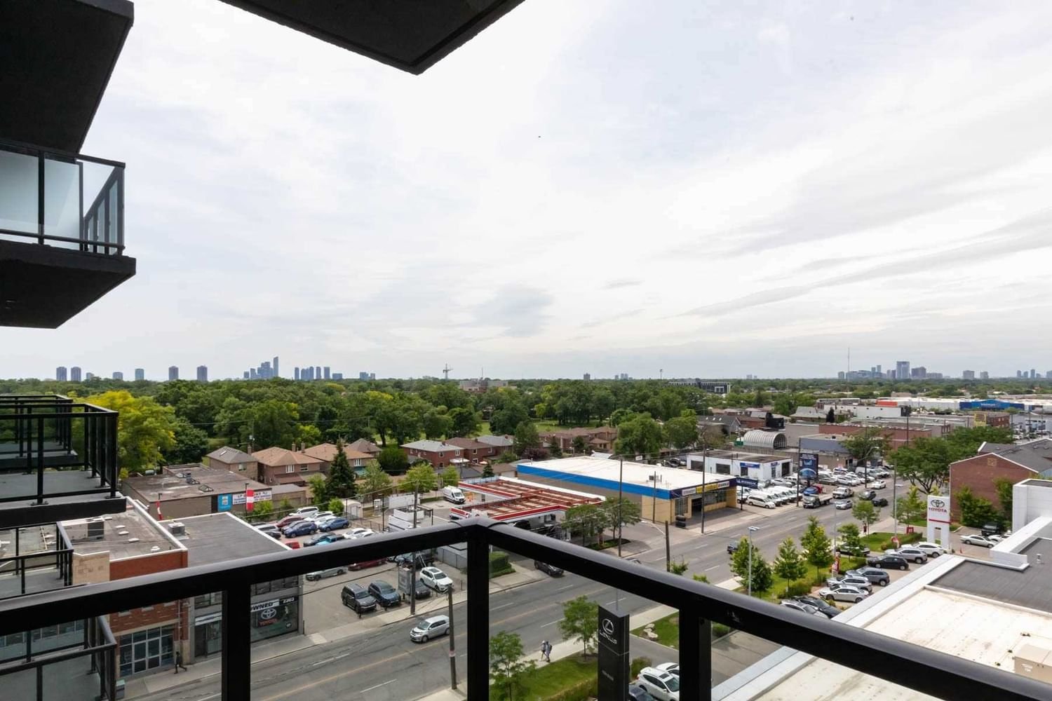 2300 St. Clair Ave W, unit 816 for rent - image #19