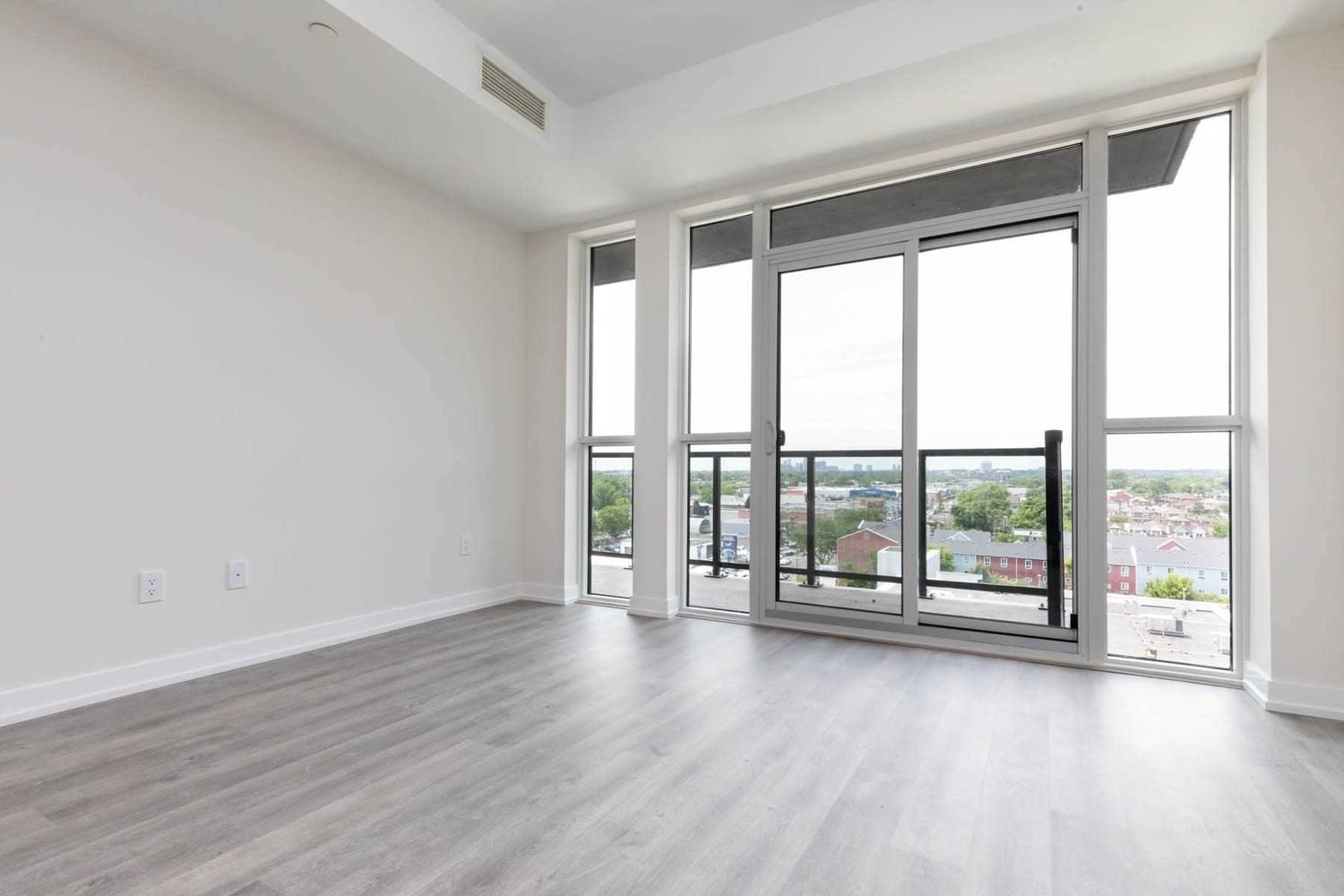 2300 St. Clair Ave W, unit 816 for rent - image #6