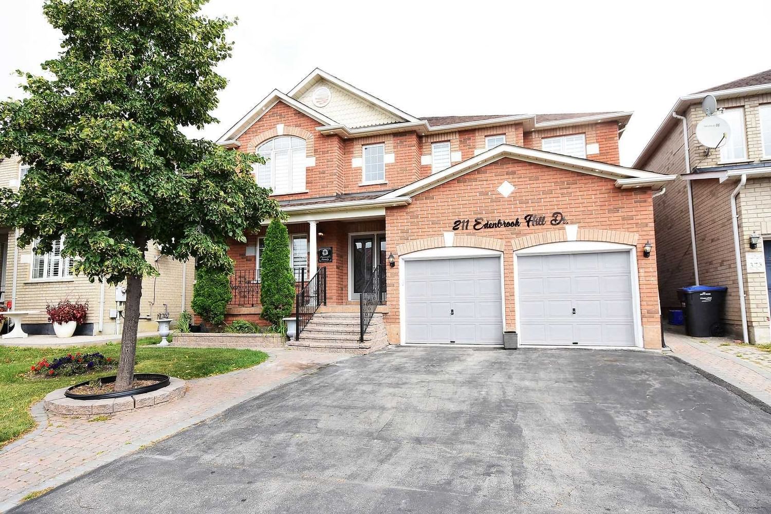 211 Edenbrook Hill Dr for sale in Fletcher's Meadow - image #2