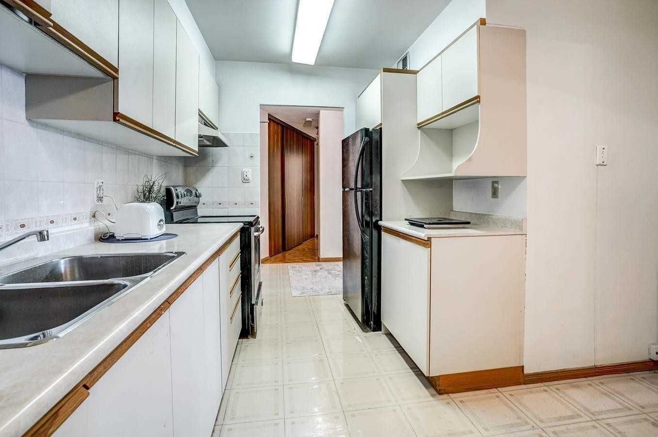 714 The West Mall, unit 1805 for sale - image #5