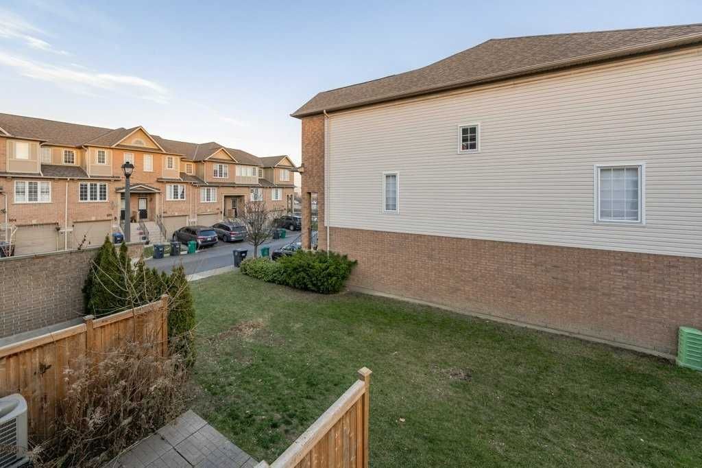 5055 Heatherleigh Ave Scollard Court Townhomes 3 Beds 3 Baths