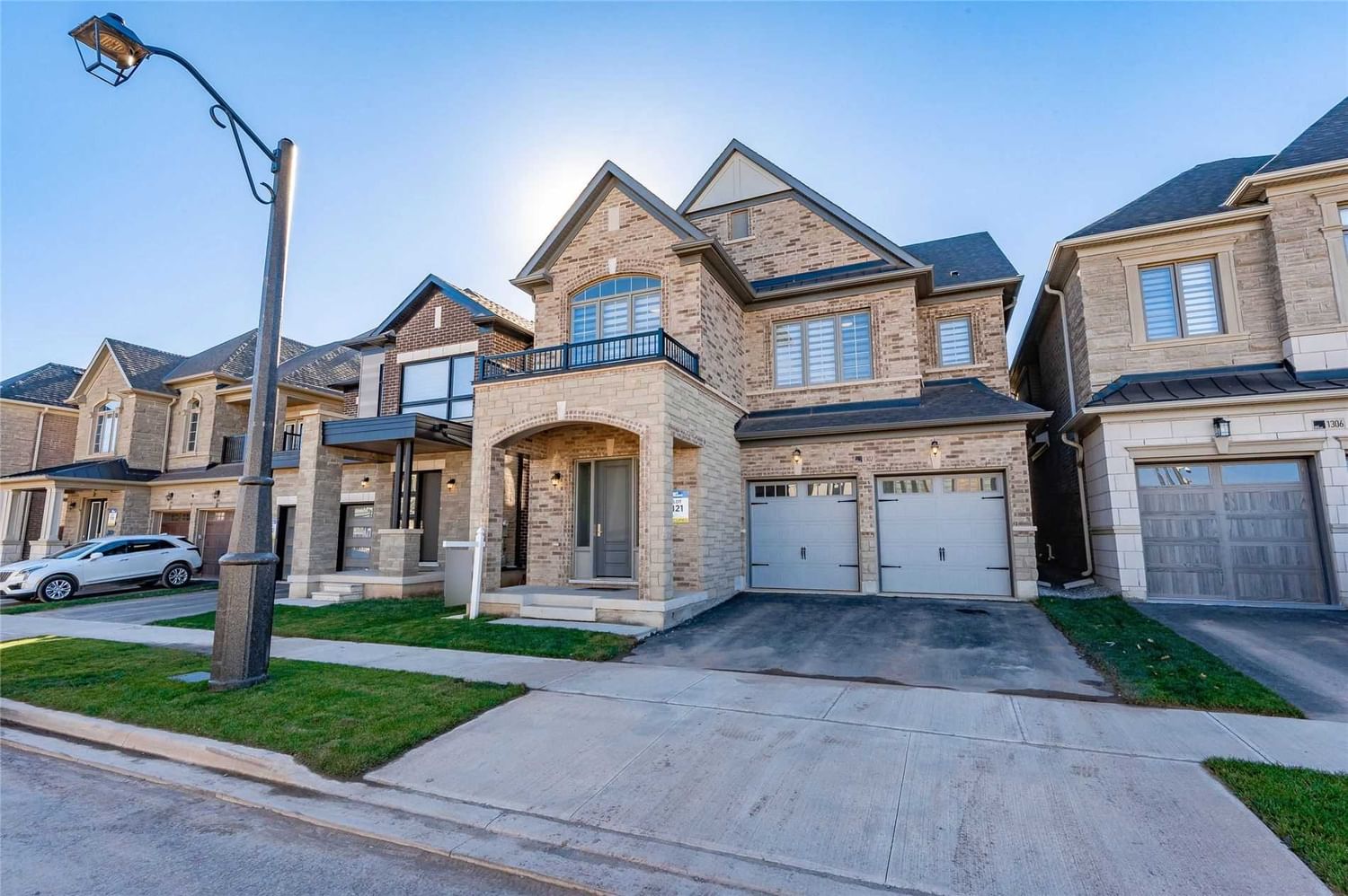 1302 Felicity Gdns for sale in Glen Abbey - image #1
