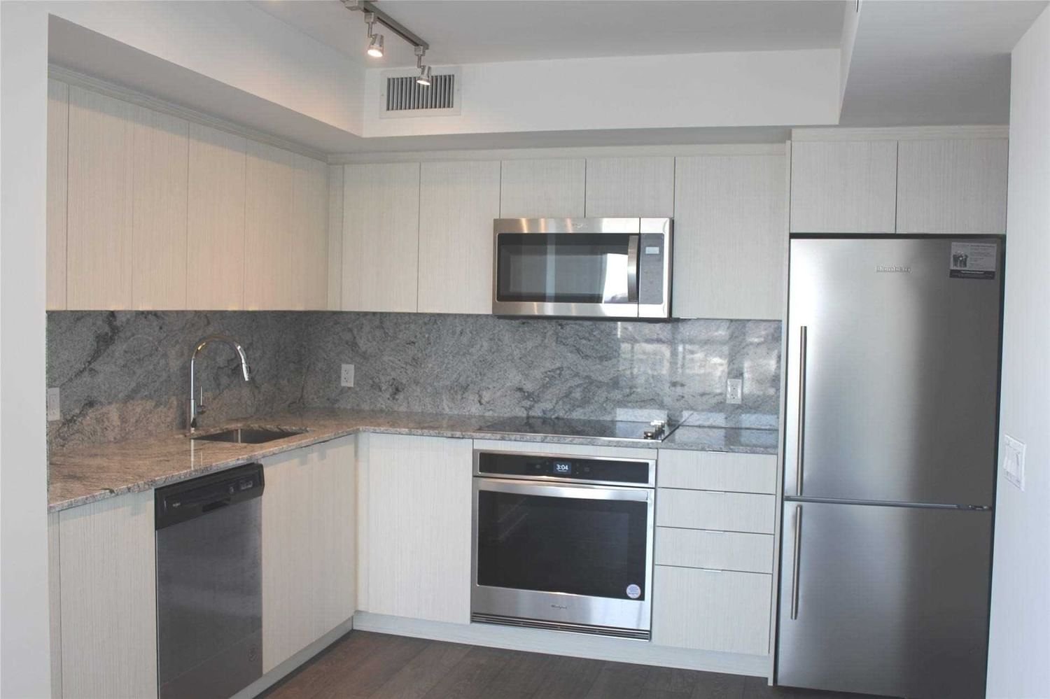5 Mabelle Ave, unit 1635 for rent - image #4