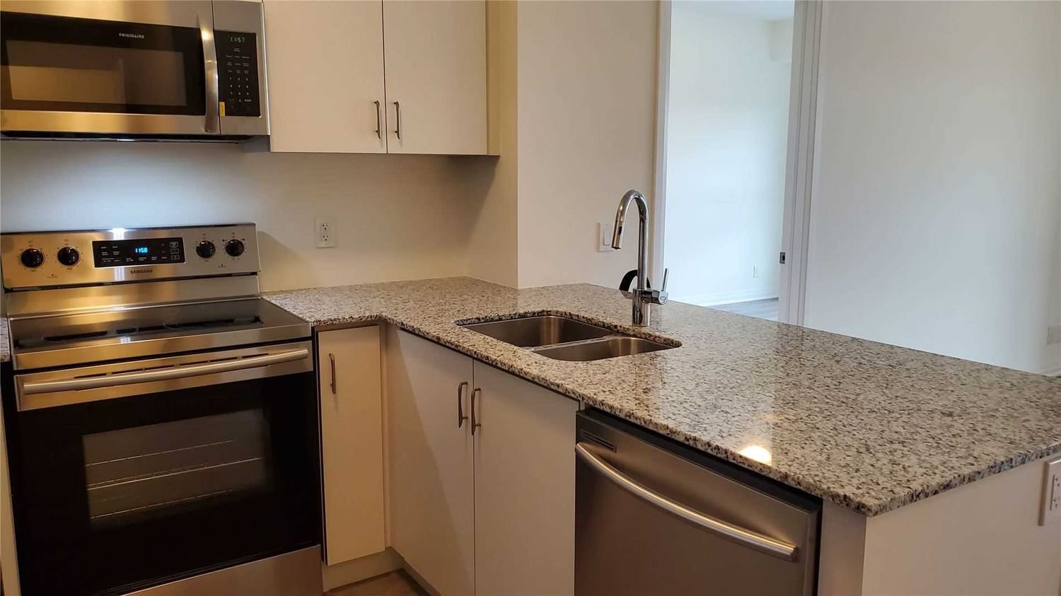128 Grovewood Common, unit 406 for rent - image #4