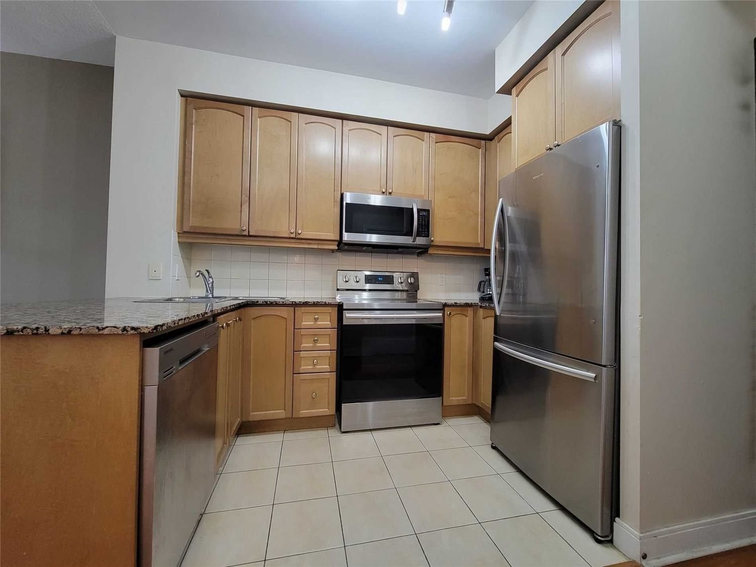 80 Absolute Ave, unit 2510 for rent - image #6