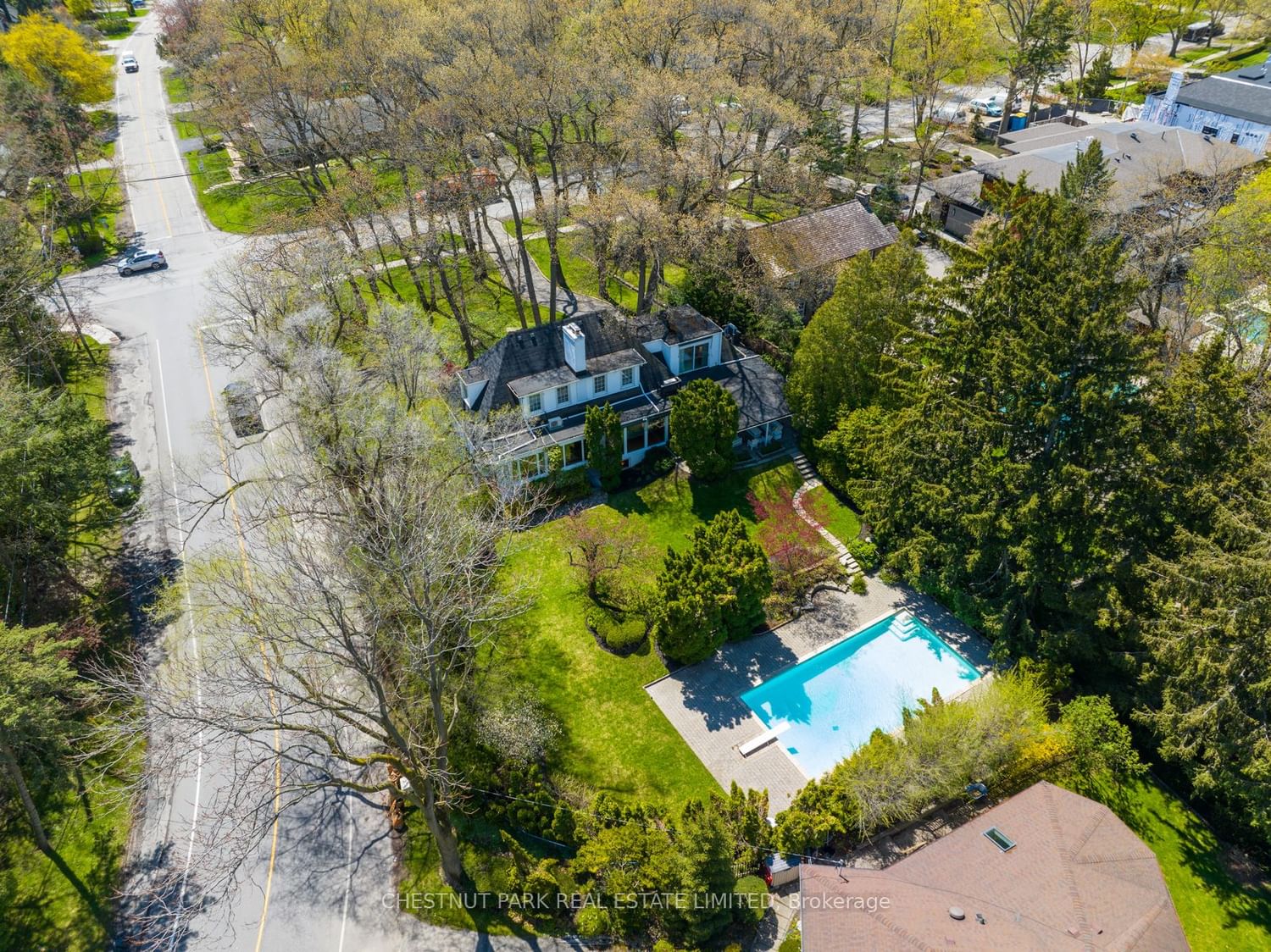 407 The Kingsway for sale in Edenbridge | Humber Valley - image #2