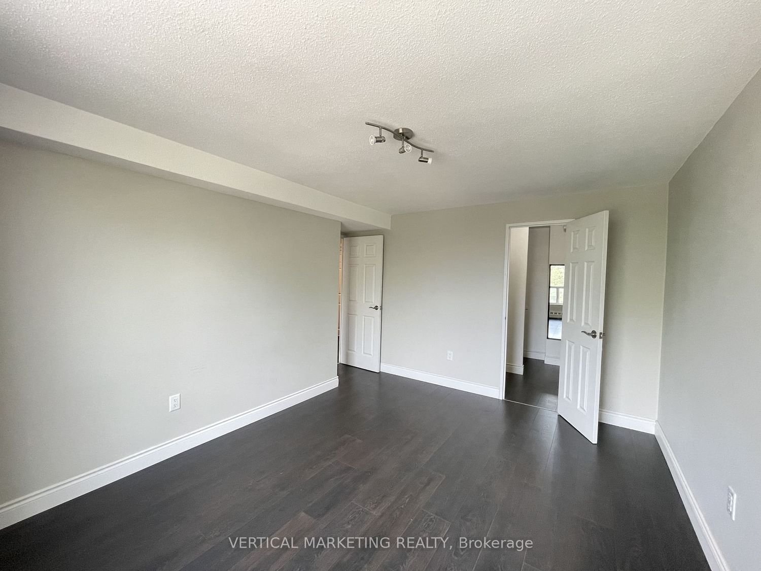 3120 Kirwin Ave, unit 301 for rent - image #6