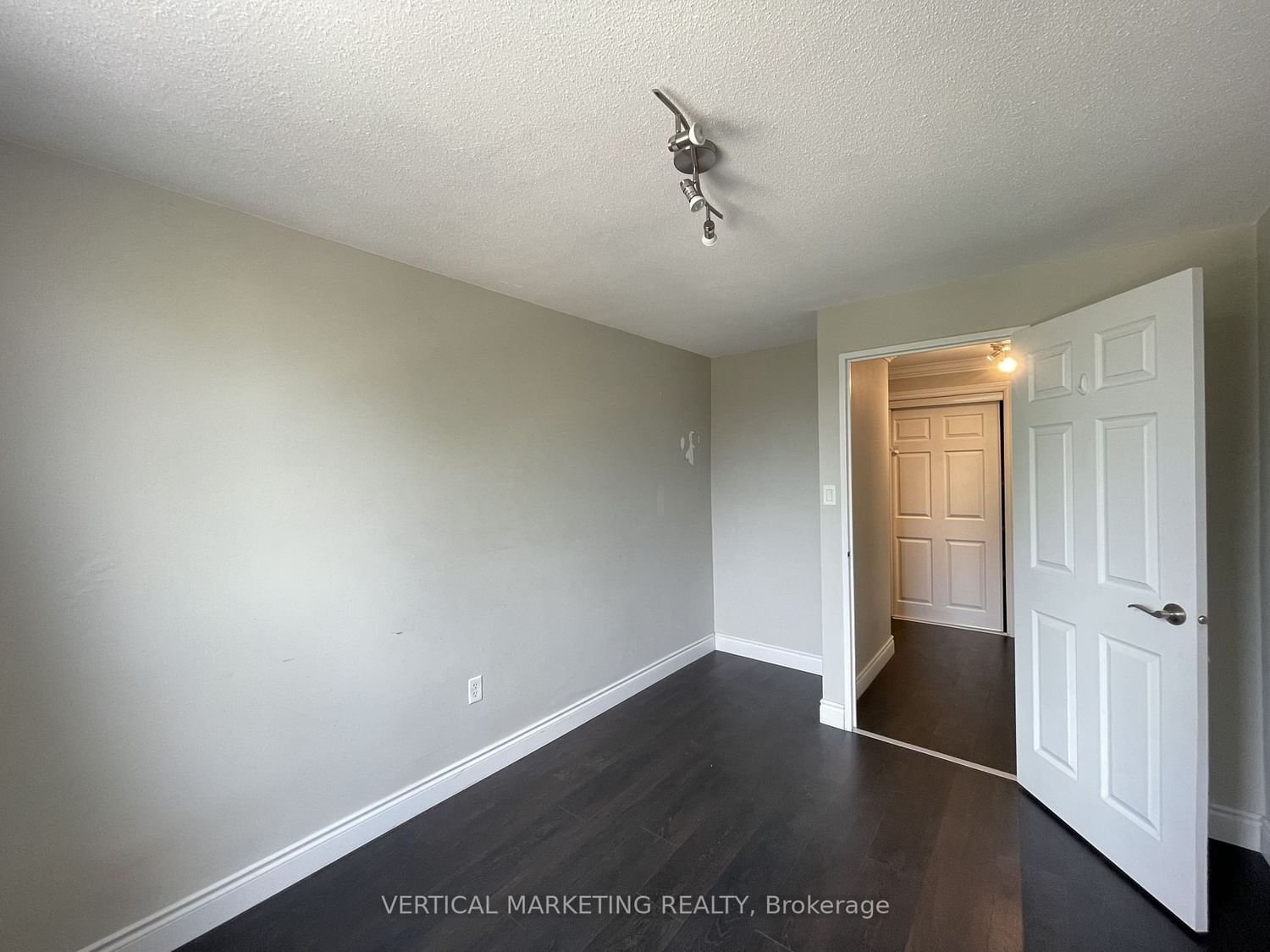3120 Kirwin Ave, unit 301 for rent - image #7