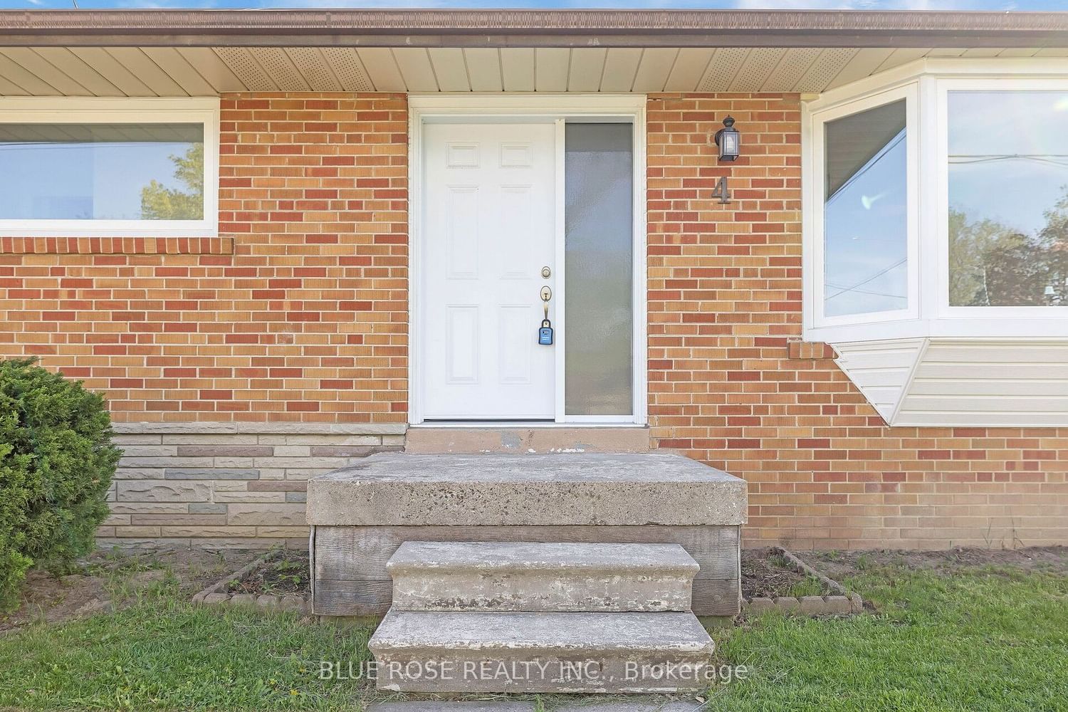 4 Harper Rd E for sale in Brampton East - image #2