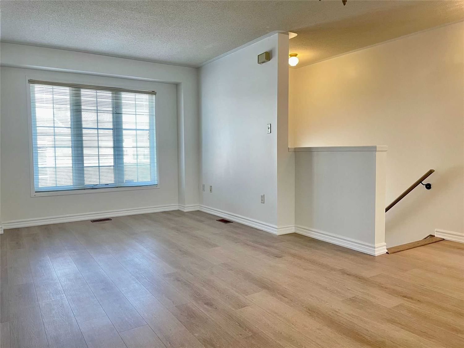 4950 Albina Way, unit 100 for rent - image #5