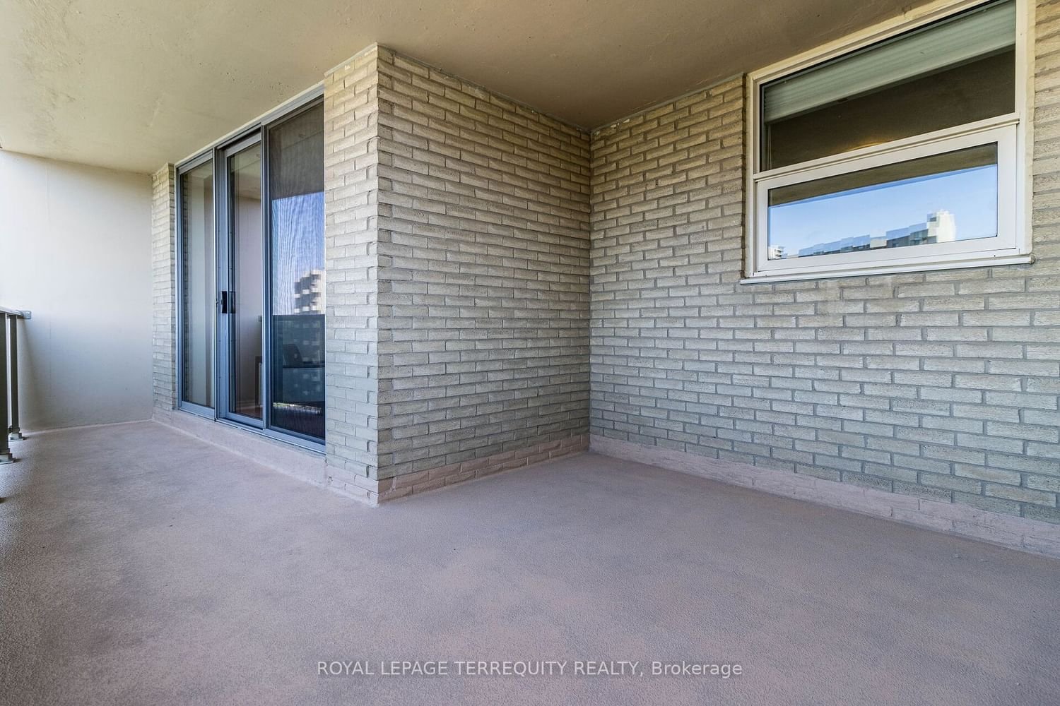 299 Mill Rd, unit 1109 for sale - image #24