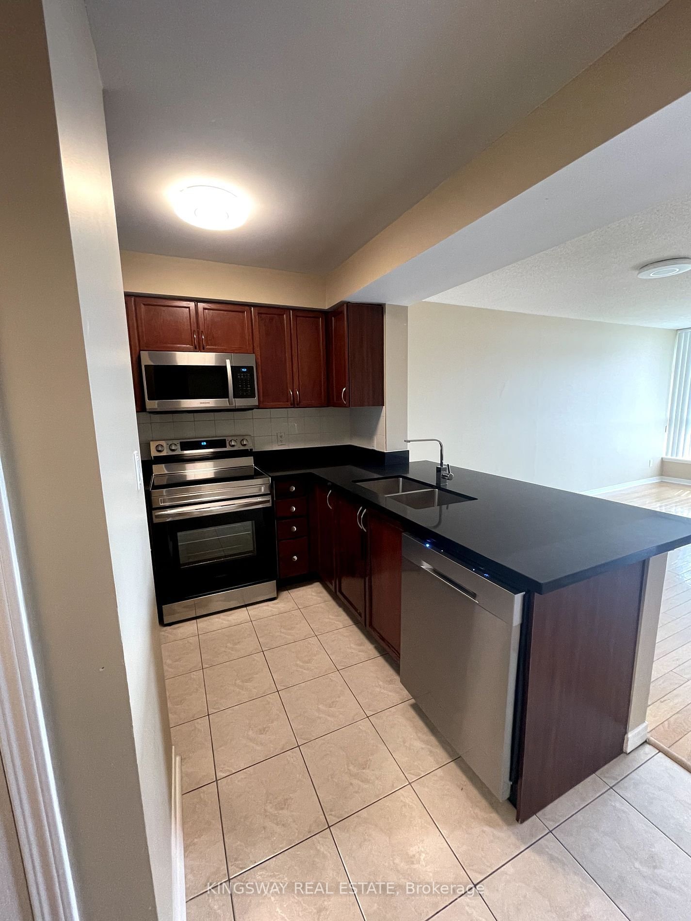 4879 Kimbermount Ave, unit 502 for rent - image #2