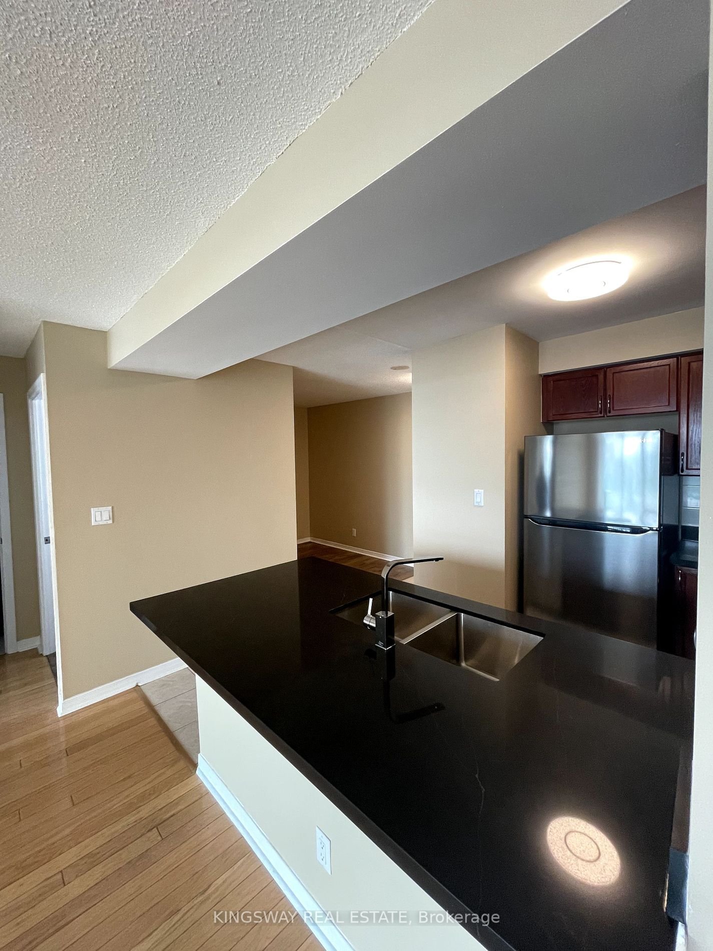 4879 Kimbermount Ave, unit 502 for rent - image #3