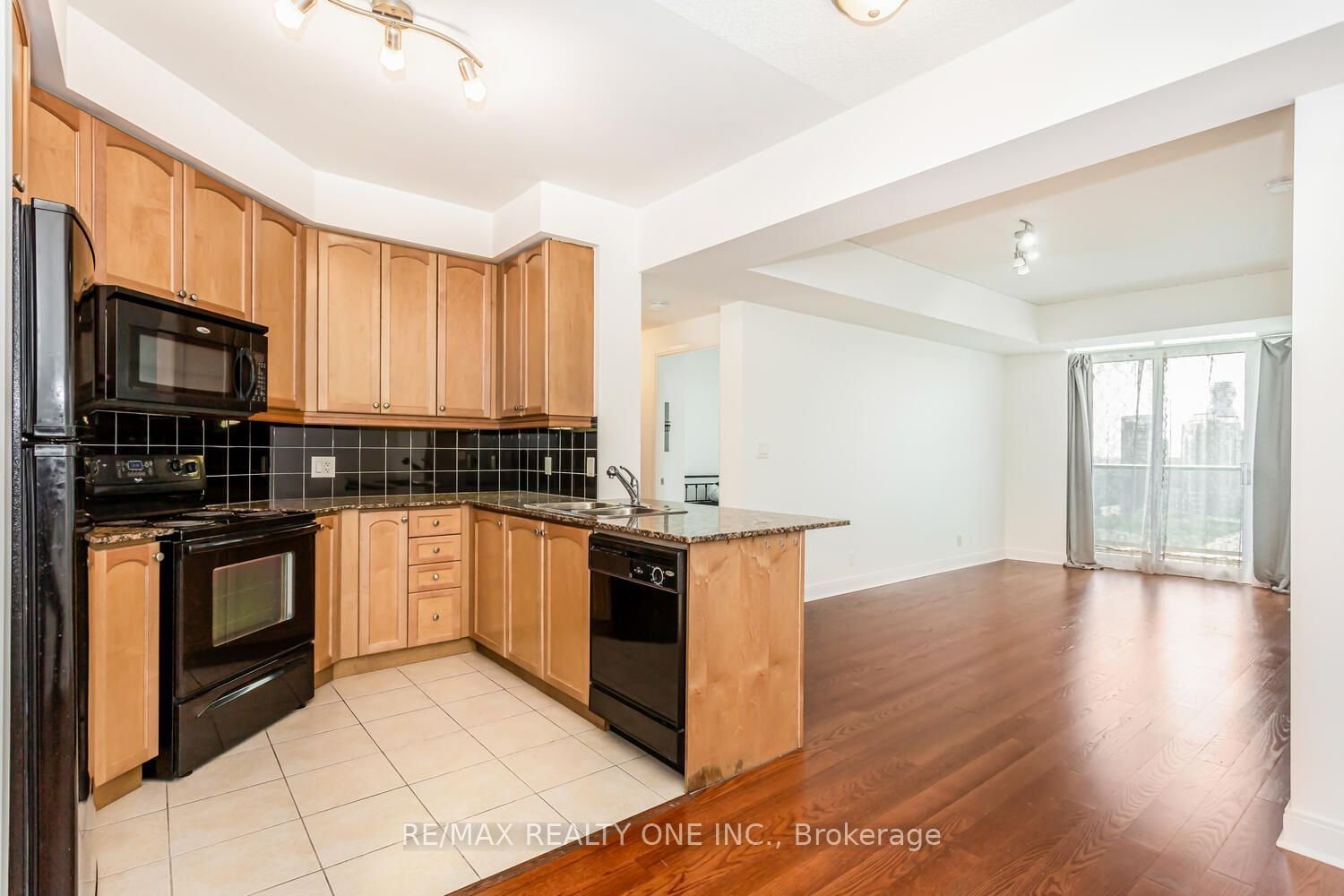 80 Absolute Ave W, unit 2807 for rent - image #8