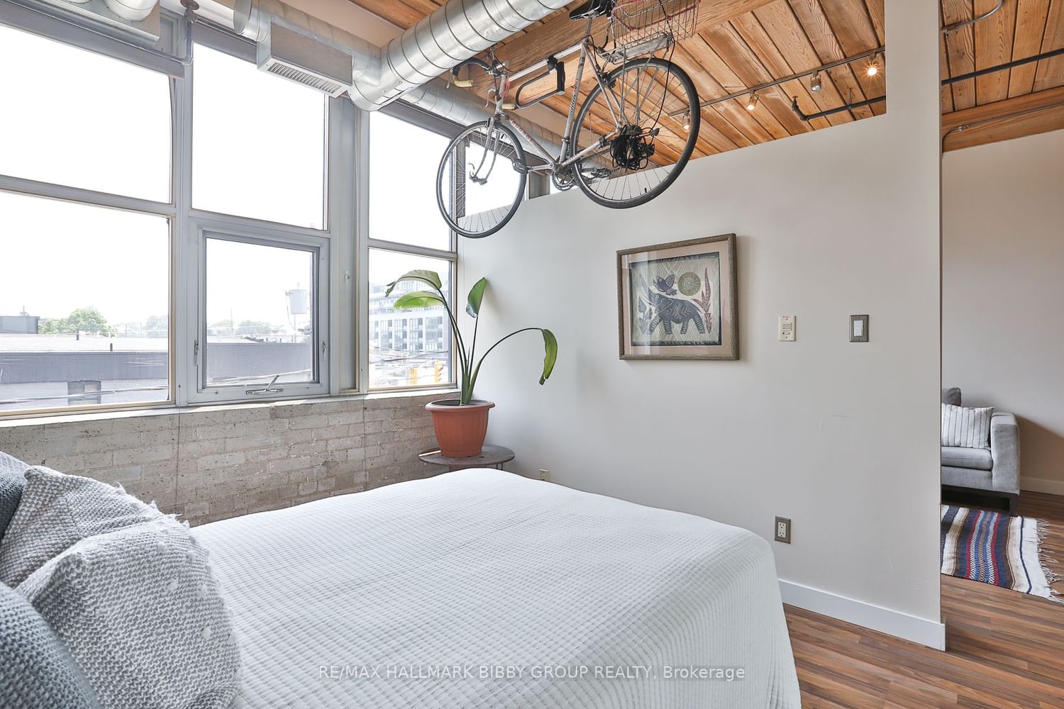 2154 Dundas St W, unit 306 for sale - image #2