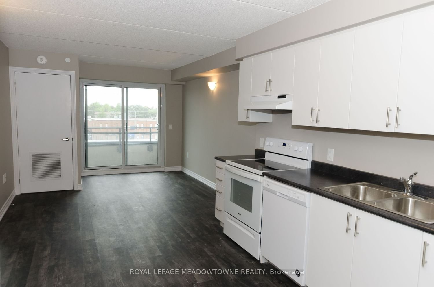 716 Main St E, unit 412 for rent in Downtown Milton - image #2